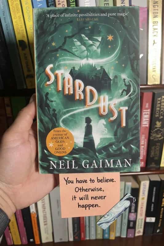 Stardust. Neil Gaiman by Neil Gaiman — front cover