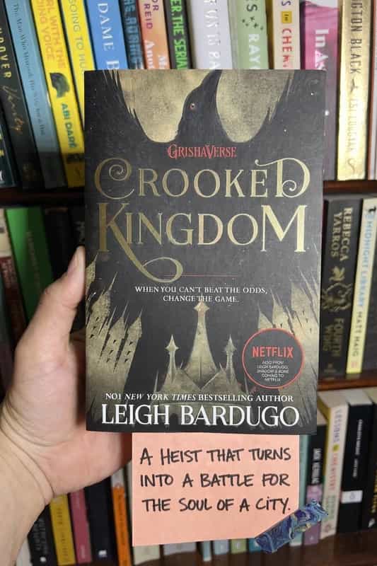 Crooked Kingdom: Book 2 (Six of Crows) [Paperback] [May 04, 2017] Leigh Bardugo by Leigh Bardugo — front cover
