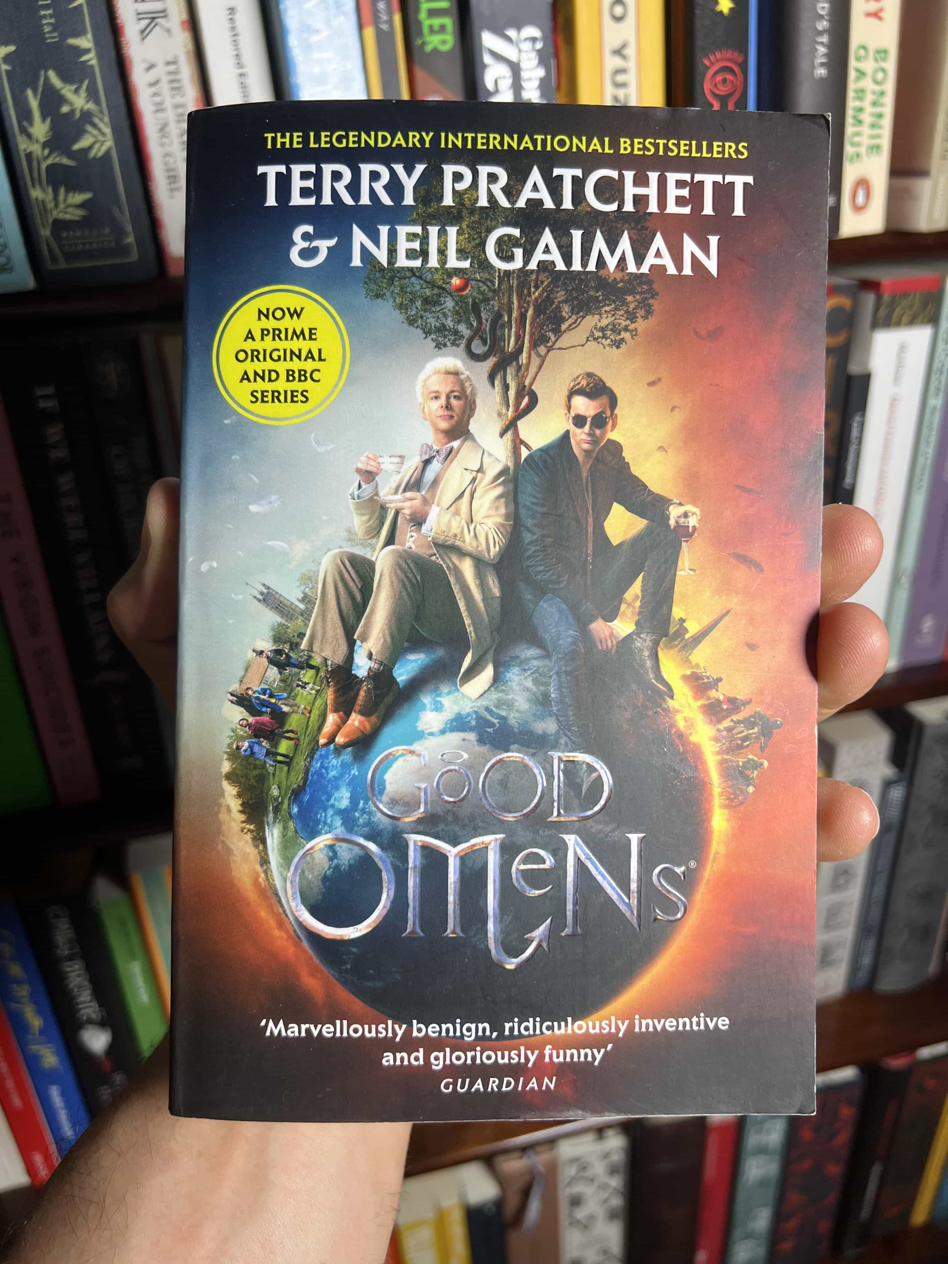 Good Omens by Terry Pratchett & Neil Gaiman — front cover